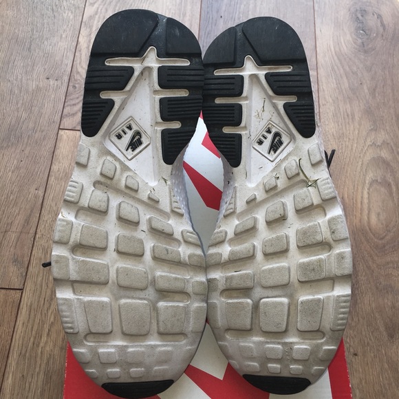 (Sold) Nike Huarache Ultra - Picture 3 of 7